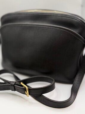 Vintage COACH Anderson Zip bag, style 9976 -- black leather crossbody